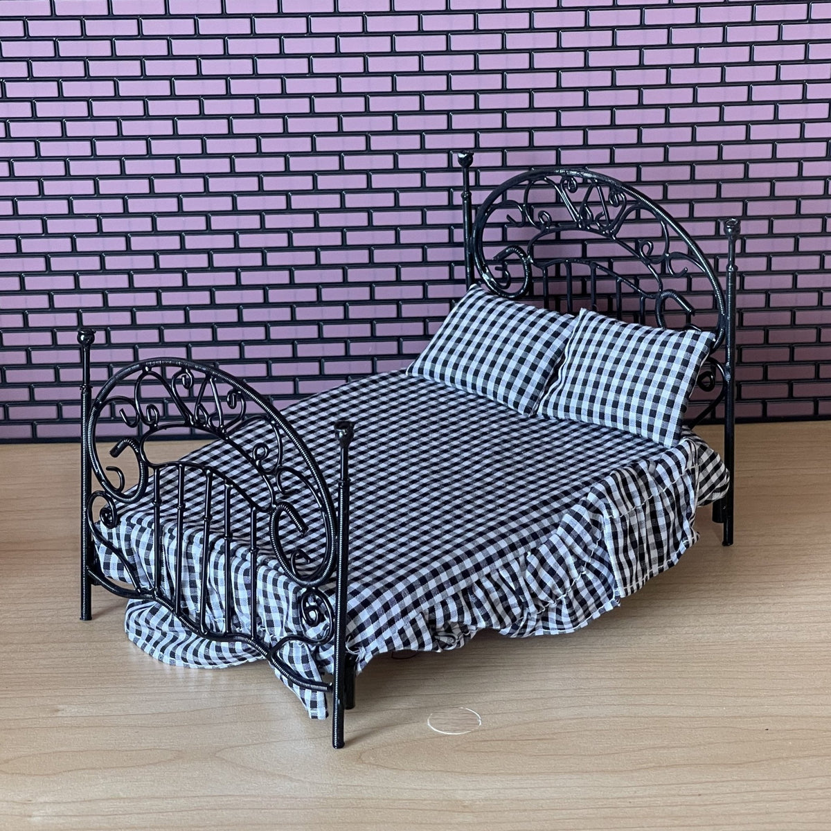 1:12 scale dollhouse metal bed with checked bedding