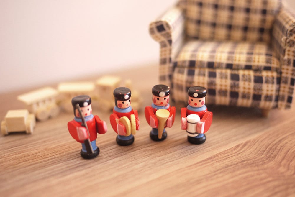 1:12 Scale Miniature Wood Toy Soldiers, Set of 4, 1 inch tall, DIY Dollhouse Supply
