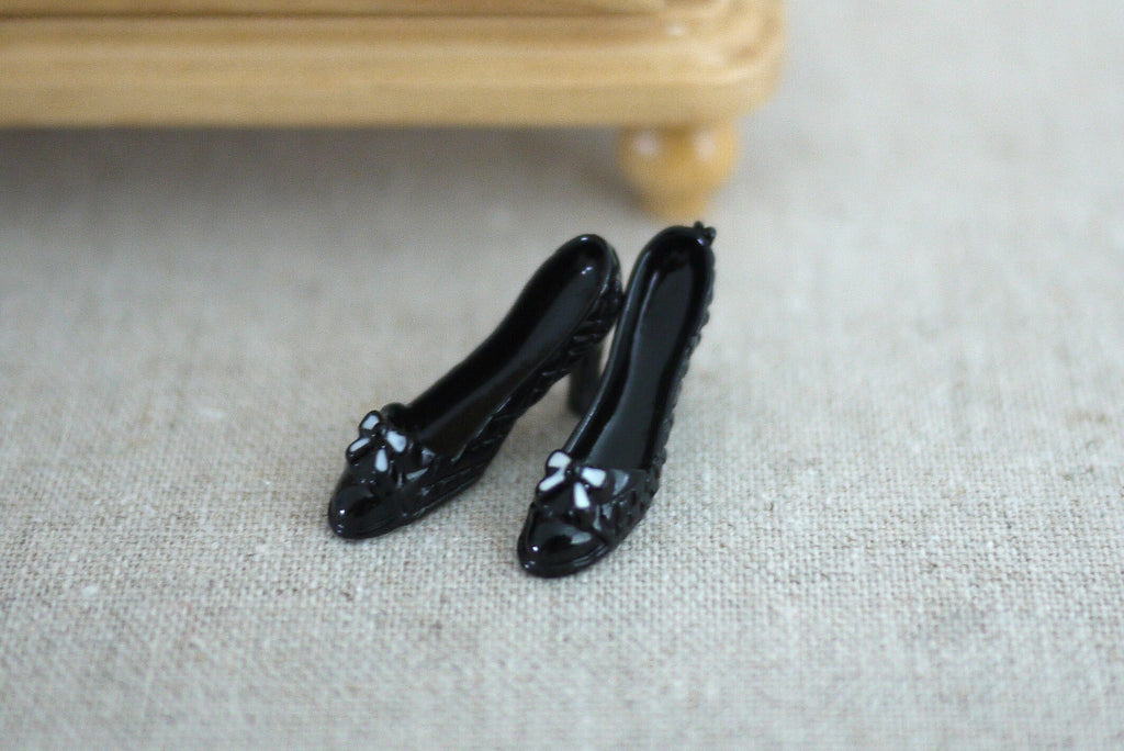 Dollhouse miniature shoe, Miniature high heels, Miniature fashion, Dollhouse shoe, Dollhouse high heels, Dollhouse Miniature - G074