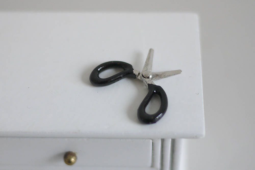 1:12 Scale Miniature Stationery Scissors, 7/8 inch long, DIY Dollhouse Supply (black)