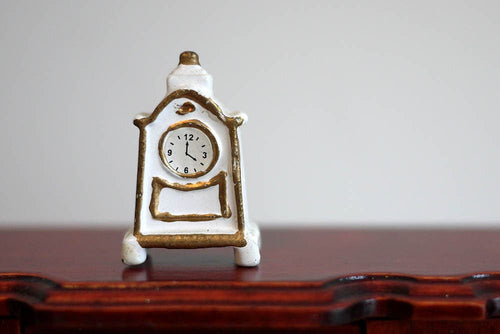 1:12 Dollhouse Miniature Ceramic Tabletop Anniversary Clock (non working) - B050