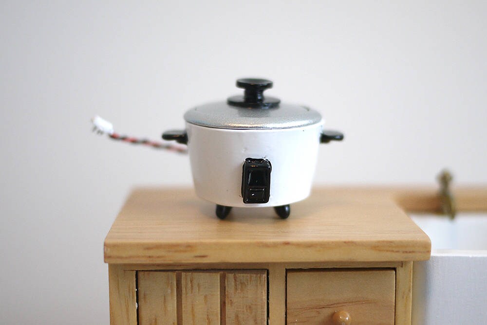 1:12 Scale Miniature Rice Cooker, 1 inch tall, DIY Dollhouse Supply (white)