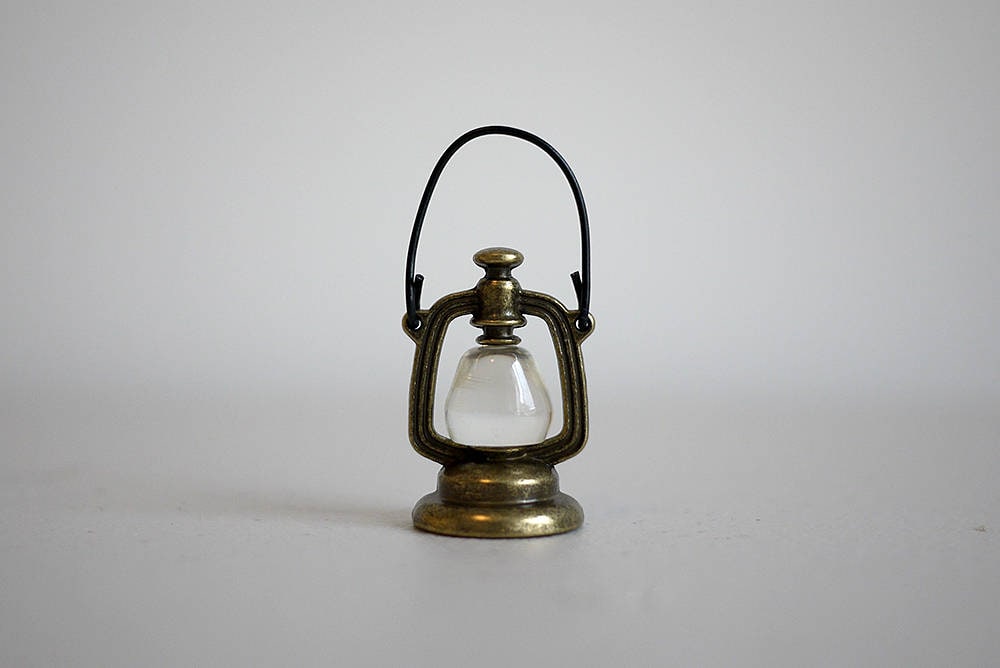 1:12 Scale Miniature Metal Hurricane Oil Lantern with Handle, 1-11/16 inch tall, DIY Dollhouse Supply (antique bronze)