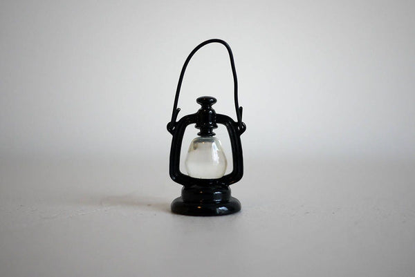 1:12 dollhouse miniature kerosene lamp metal lantern, outdoor lighting outdoor light lamplight camping light gas lantern (Black) C084