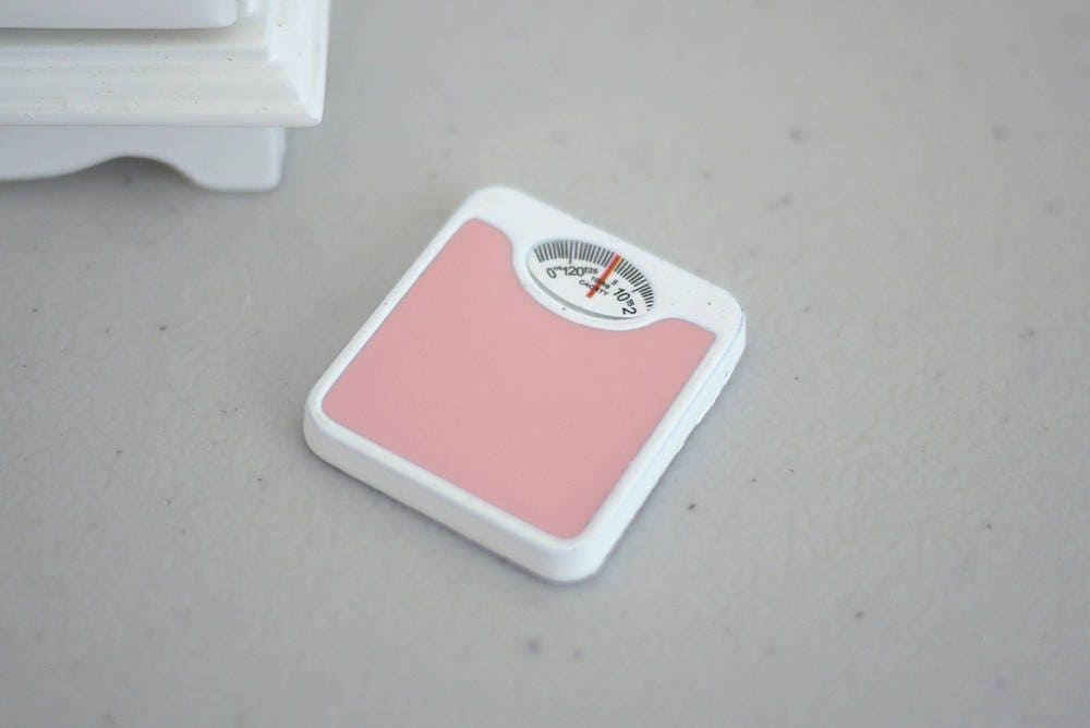 Dollhouse Supplies 1:12 miniature bathroom body scale body weight analogue scale -F035