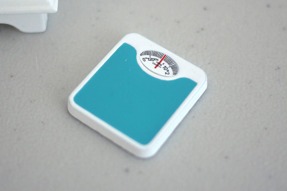1:12 Scale Miniature Bathroom Scale with Dial, 1 inch long, DIY Dollhouse Supply (blue)