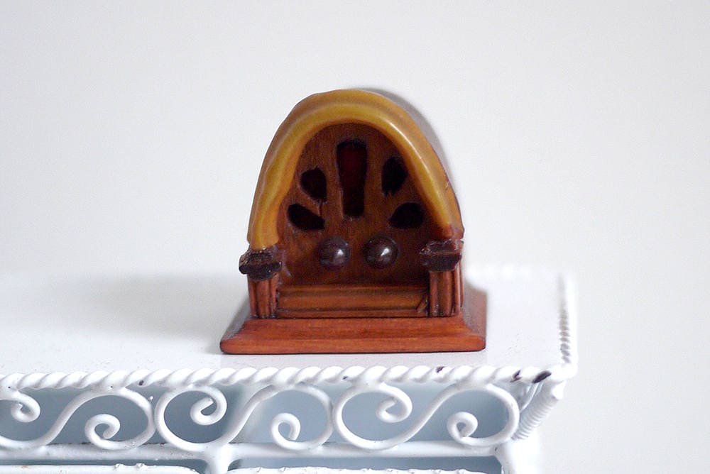 1:12 Scale Miniature Wood Cathedral Radio with Fretwork Front, 1 inch tall, DIY Dollhouse Supply