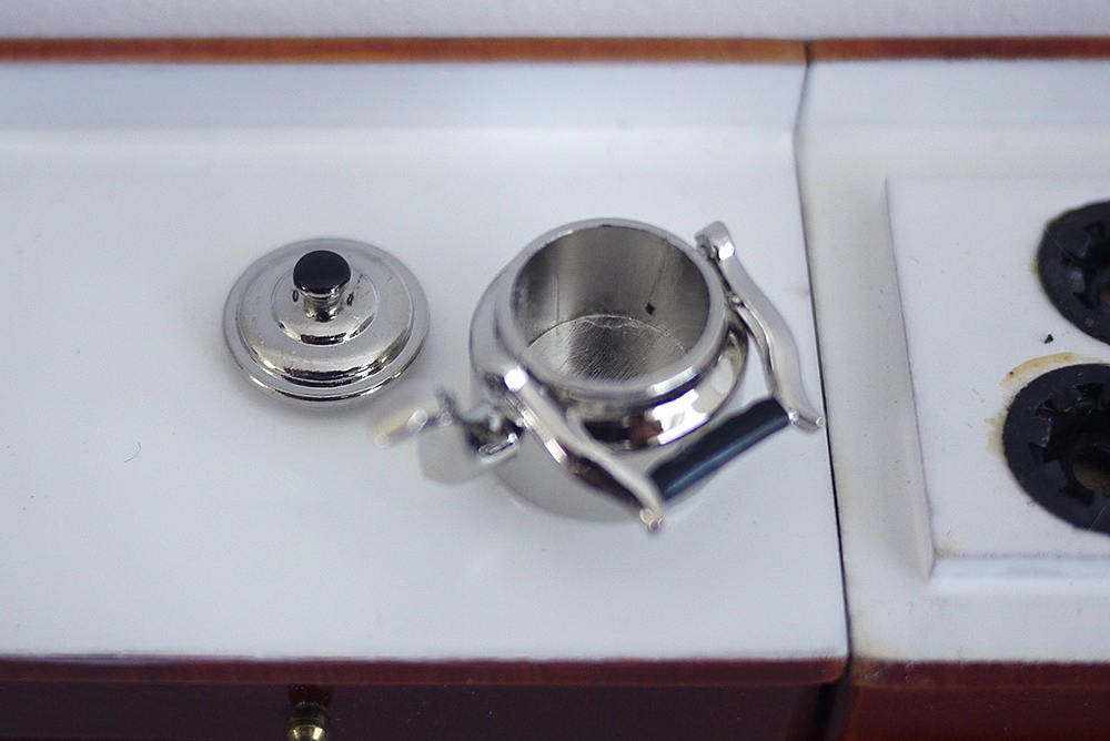1:12 Scale Miniature Metal Kettle with Lid, 1-3/16 inch long, DIY Dollhouse Supply (silver)