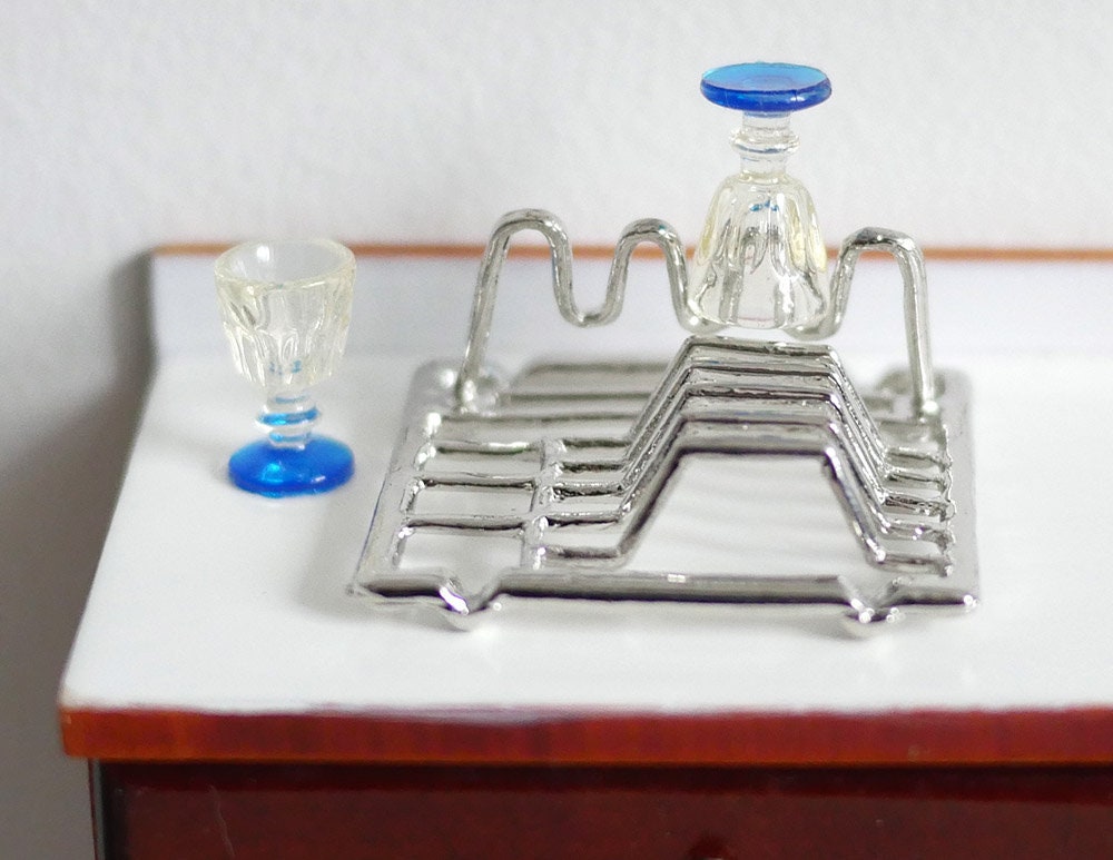 1:12 Scale Miniature Metal Wire Dish Rack with Plate Slots, 1-7/16 inch long, DIY Dollhouse Supply (silver)