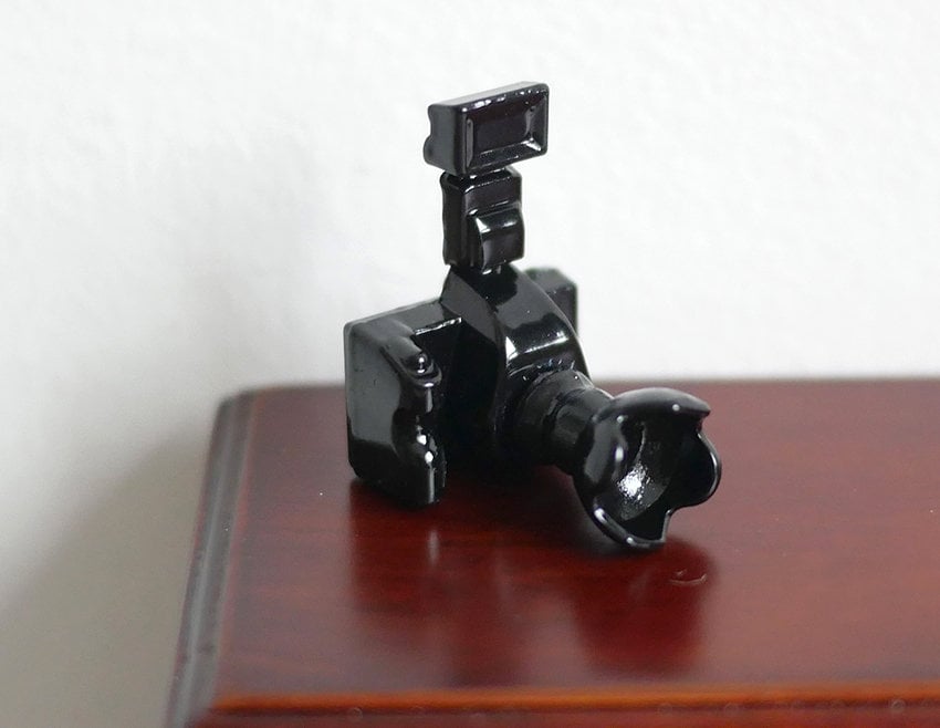 1:12 Scale Miniature Retro Camera with Flash, 1-1/8 inch tall, DIY Dollhouse Supply (black)