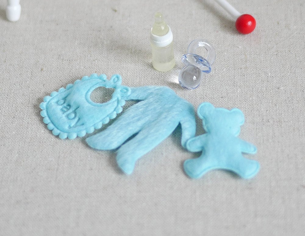 1:12 Scale Miniature Infant Dressing and Feeding Set, 5 Pieces, DIY Dollhouse Supply (light blue)