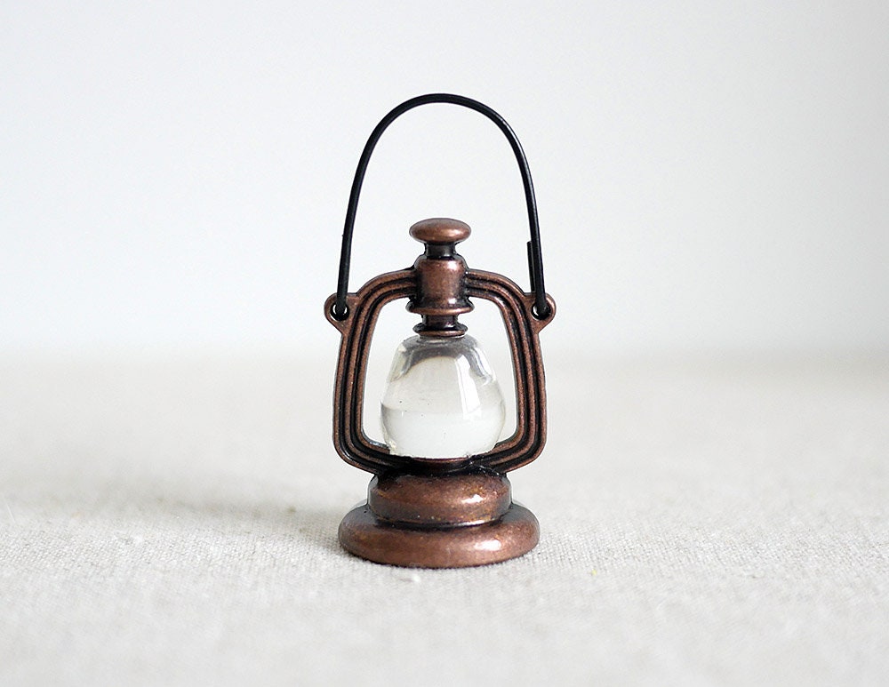 1:12 Scale Miniature Metal Hurricane Oil Lantern with Wire Handle, 1-11/16 inch tall, DIY Dollhouse Supply (copper)