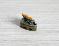 Dollhouse Miniature  Iron, Tiny  Iron, 1/12th  Iron - E056