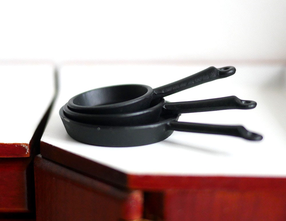 1:12 Scale Miniature Frying Pans, Set of 3, Large, Medium and Small, 2-3/16 inch long, DIY Dollhouse Supply (black)