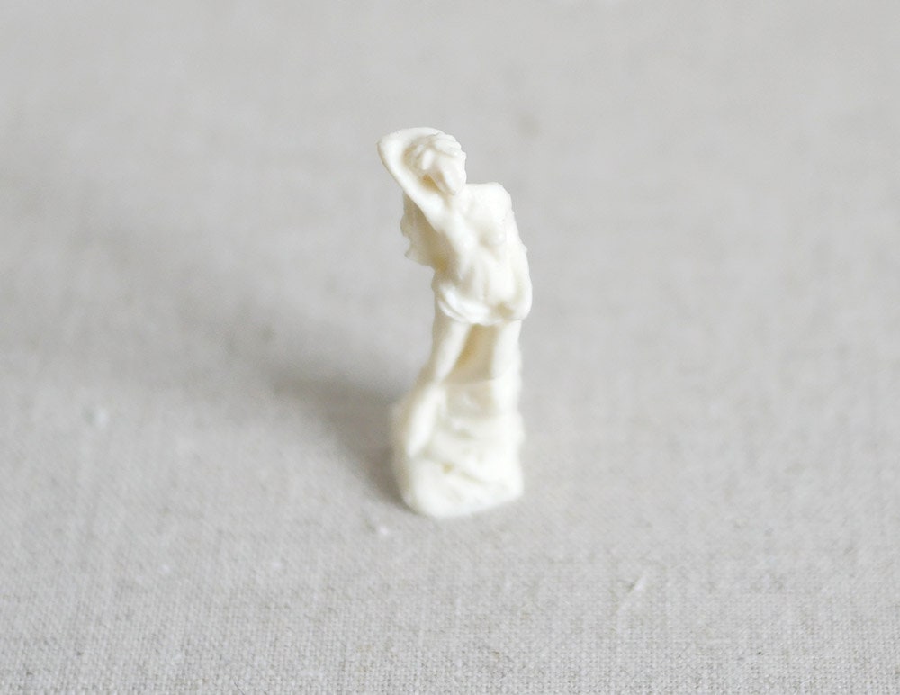 1:12 Scale Miniature Classical Lady Statue, Raised Arm, Rocky Base, 1-5/8 inch tall, DIY Dollhouse Supply (white)