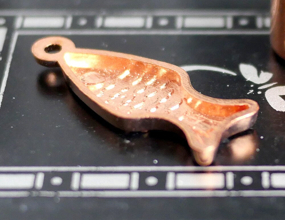 1:12 Scale Miniature Metal Fish Shaped Baking Mold with Hanging Loop, 1-9/16 inch long, DIY Dollhouse Supply (copper)