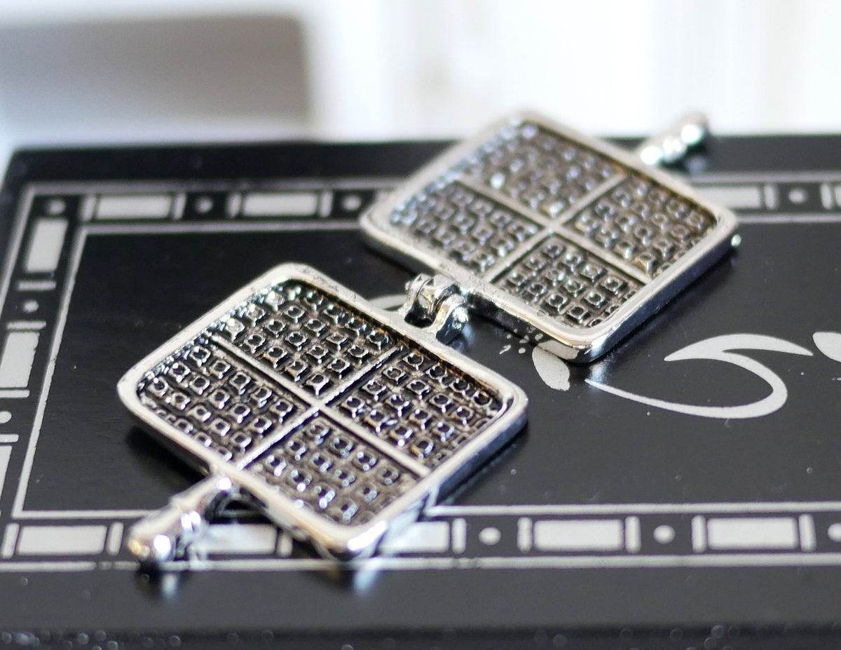 1:12 Scale Miniature Metal Waffle Iron with Handles, 1-1/2 inch long, DIY Dollhouse Supply (silver)