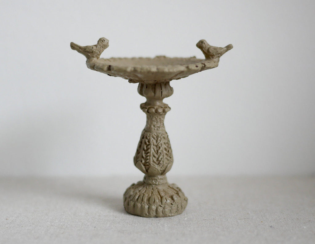 1:12 Dollhouse Miniature Fairy Garden Birdbath with Two Birds - C088