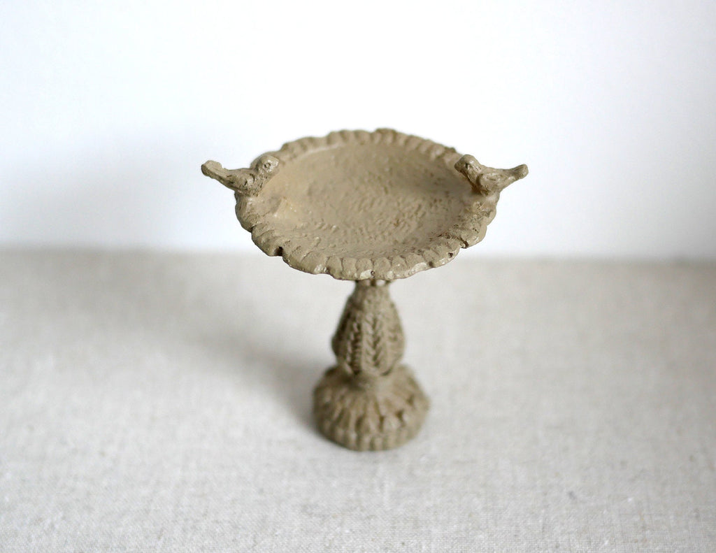1:12 Dollhouse Miniature Fairy Garden Birdbath with Two Birds - C088