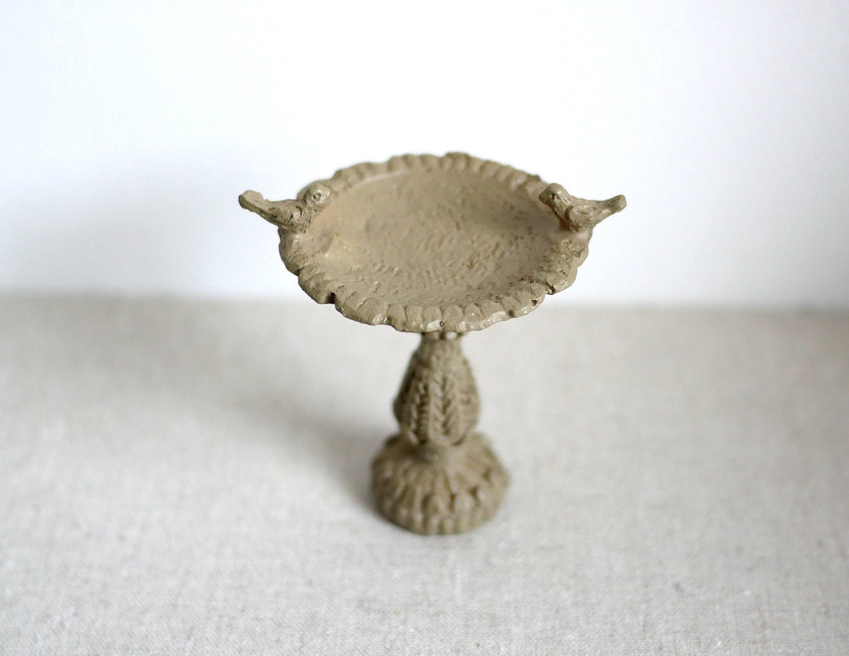 1:12 Dollhouse Miniature Fairy Garden Birdbath with Two Birds - C088