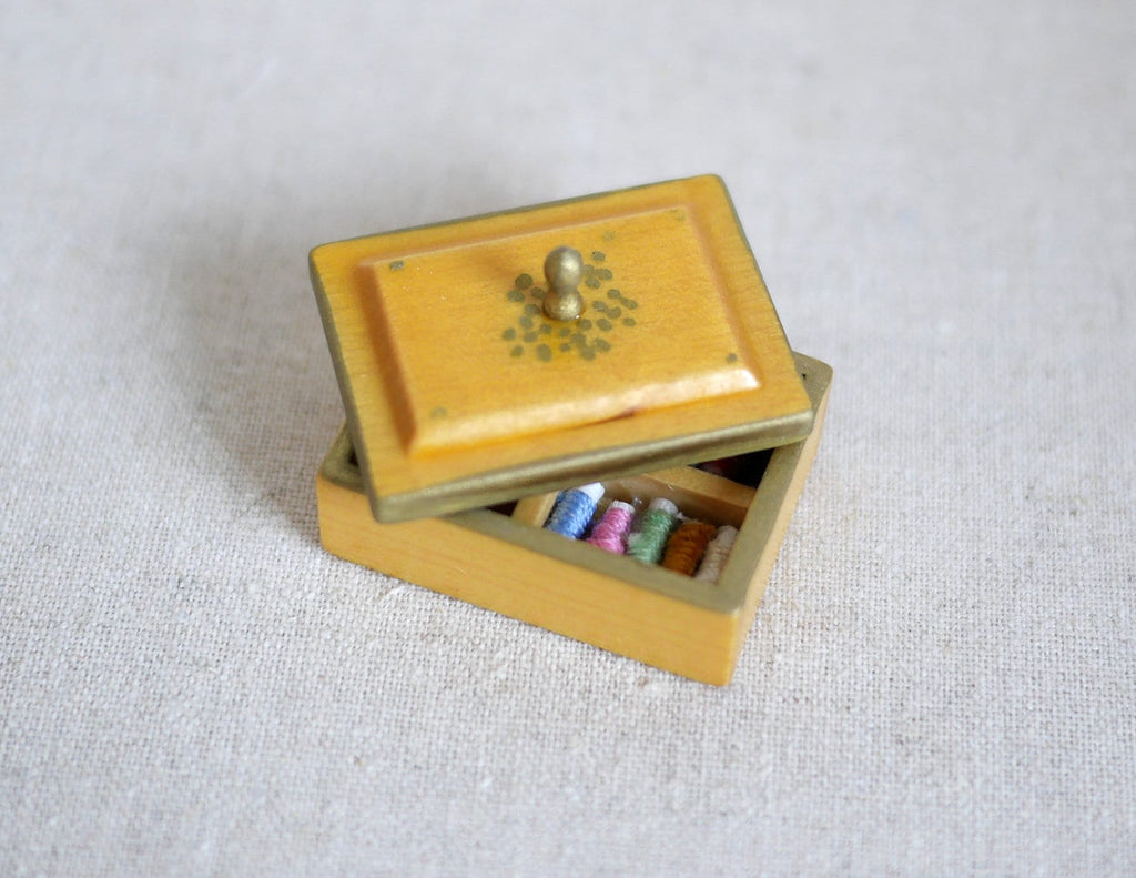 1:12 Scale Miniature Wood Needlework Box with Knob Lid, Thread and Ribbons, 1-1/4 inch long, DIY Dollhouse Supply (beige)