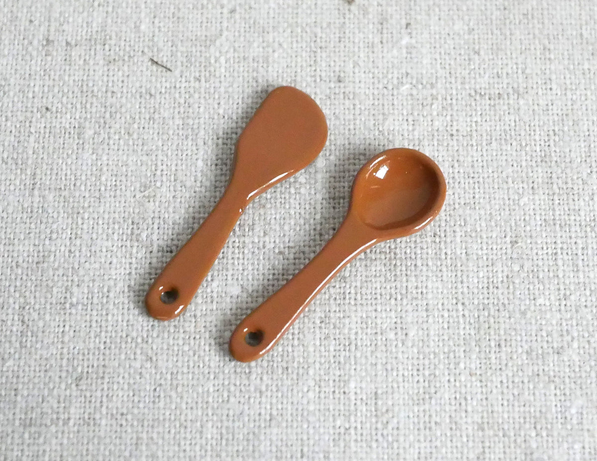 1:12 Scale Miniature Metal Cooking Utensils, Spoon and Spatula, Set of 2, 1 inch long, DIY Dollhouse Supply (brown)
