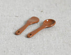 Ustensiles de cuisine miniatures en métal à l'échelle 1:12, cuillère et spatule, lot de 2, 2,5 cm de long, fournitures pour maison de poupée DIY (marron)