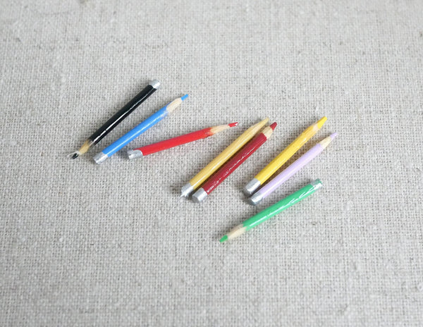 1:12 Dollhouse miniature colour pencil set of 8 - G055