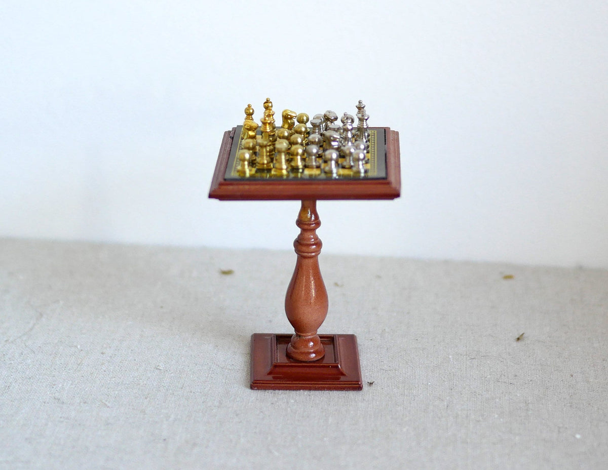 1:12 Scale Miniature Chess Table with Metal Chess Pieces, Pedestal Base, 1-15/16 inch tall, DIY Dollhouse Supply
