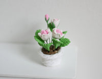 1/12 Miniature Dollhouse Basket Plants Rose flowers dolls house decoration living room 1 12th scale miniature F083