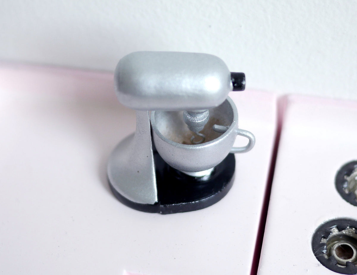 1:12 Scale Miniature Stand Mixer with Bowl, 1-1/2 inch tall, DIY Dollhouse Supply (silver)