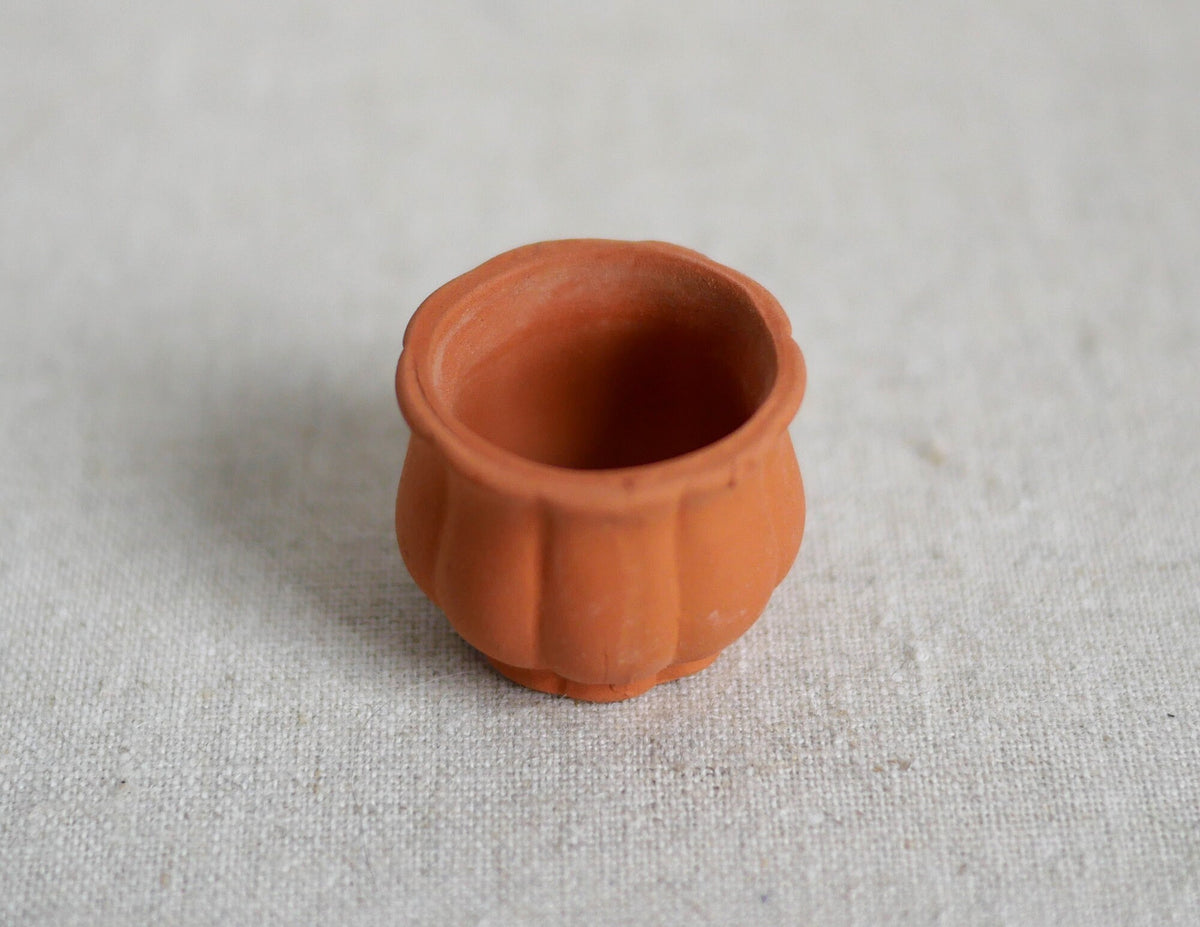 1:12 Scale Miniature Clay Flower Pot with Fluted Sides, 1 inch dia., DIY Dollhouse Supply