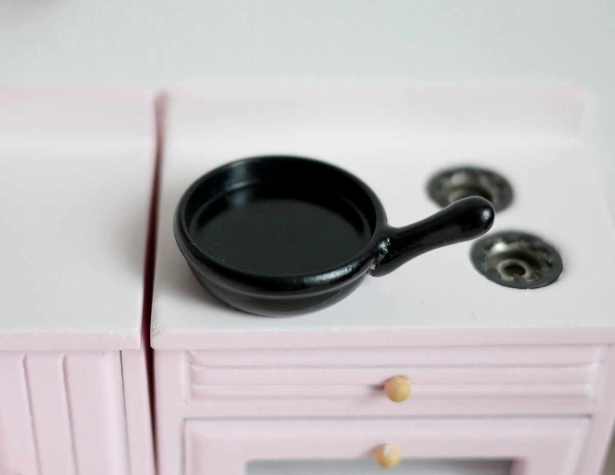 1:12 Scale Miniature Metal Frying Pan with Long Handle, 1-15/16 inch long, DIY Dollhouse Supply (black)