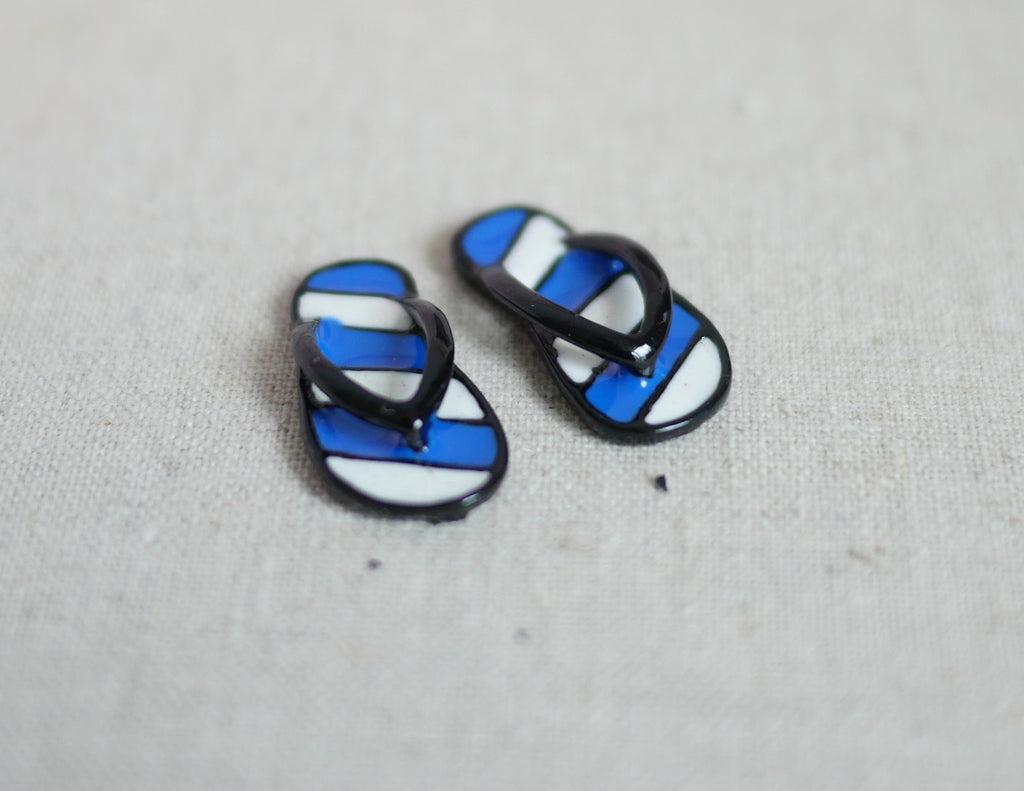 1:12 Scale Miniature Striped Flip Flops, Pair, 15/16 inch long, DIY Dollhouse Supply (metal) (navy and white)