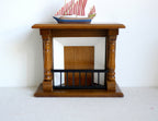 Cheminée miniature en bois à l'échelle 1:12 avec foyer blanc et grille noire, 8,7 cm (3-7/16 pouces) de hauteur, accessoire de maison de poupée à monter soi-même (noyer)