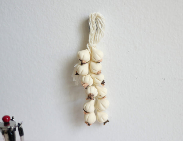 1:12 Dollhouse Miniature String of Garlic, garlic on rope - E026