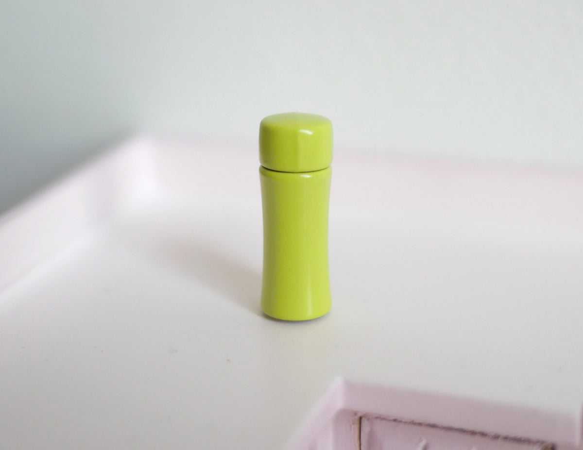 1:12 Scale Miniature Metal Insulated Water Bottle with Cap, 7/8 inch tall, DIY Dollhouse Supply (green)