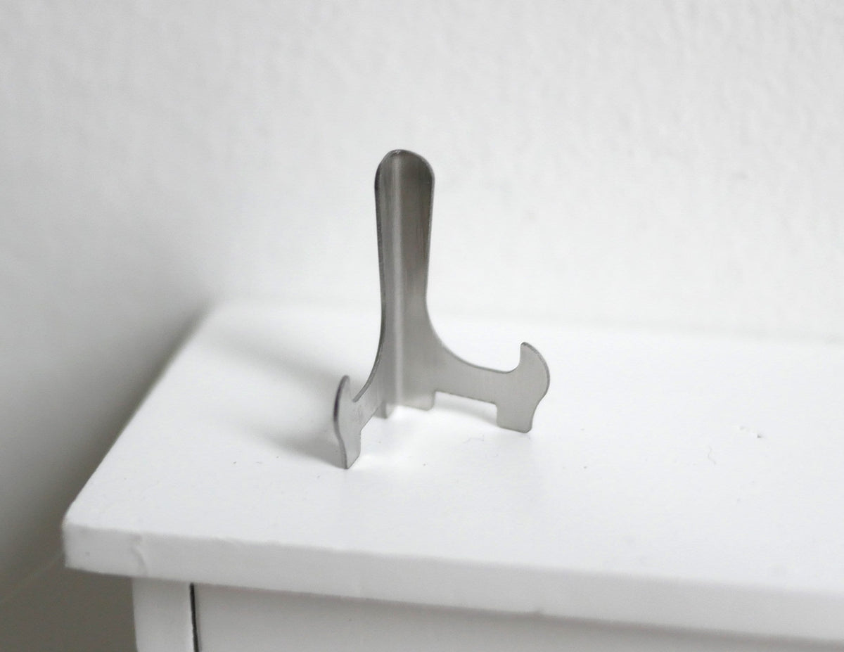 1:12 Scale Miniature Metal Plate Stand, Easel Style, 7/8 inch tall, DIY Dollhouse Supply (silver)