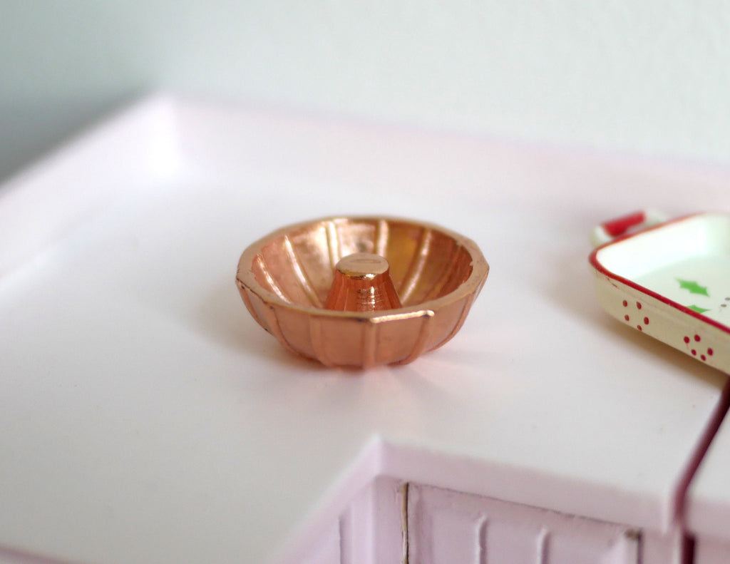 1:12 Scale Miniature Metal Bundt Cake Pan, 7/8 inch dia., DIY Dollhouse Supply (copper)