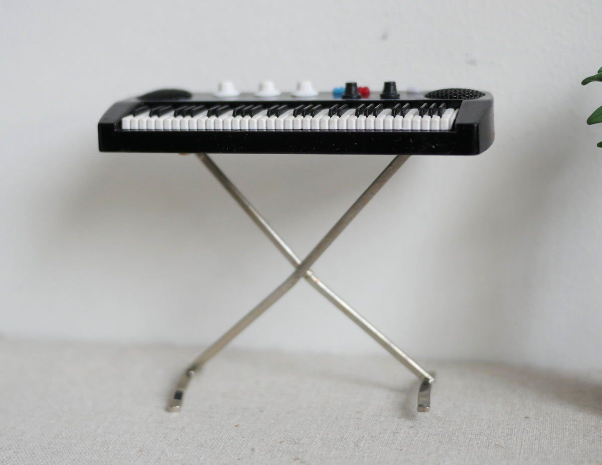 Dollhouse Miniature Digital piano 1 12 scale miniature Keyboard In Pack Carton C071