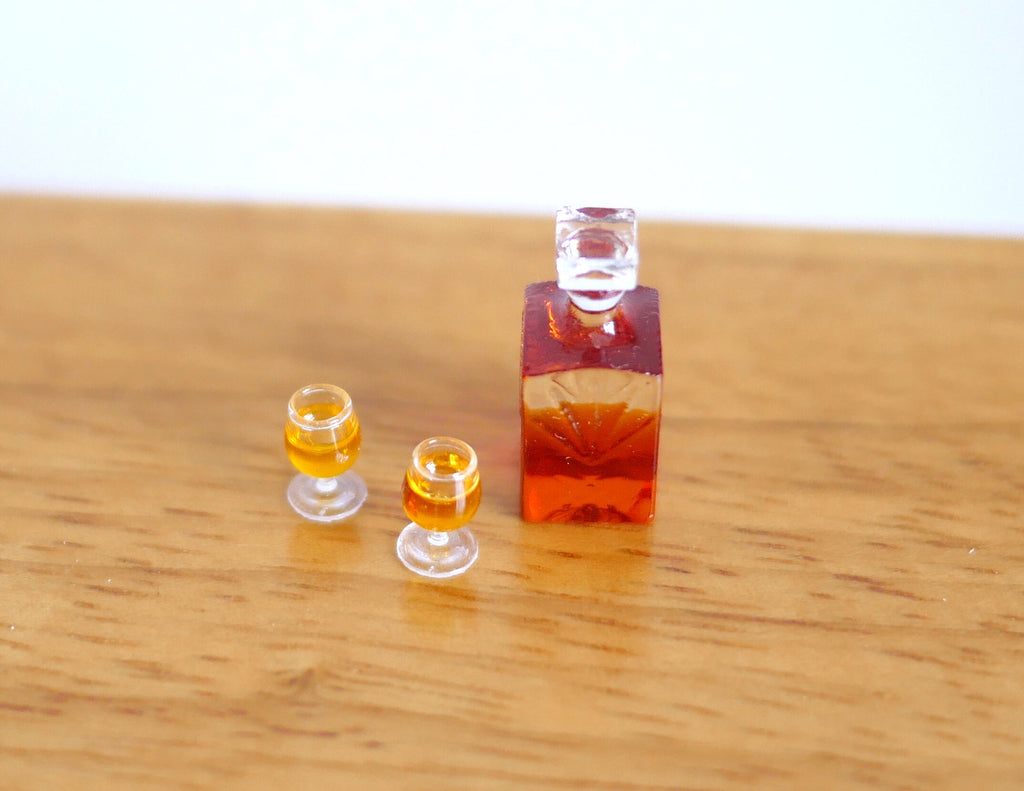 1:12 Scale Miniature Whiskey Decanter with Stopper and 2 Glasses, Set of 3, 13/16 inch tall, DIY Dollhouse Supply (dark amber)