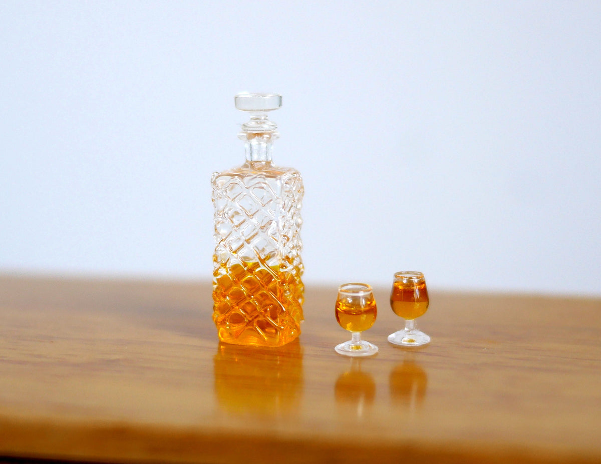 1:12 Scale Miniature Round Faceted Whiskey Decanter with 2 Glasses, Set of 3, 1-1/16 inch tall, DIY Dollhouse Supply