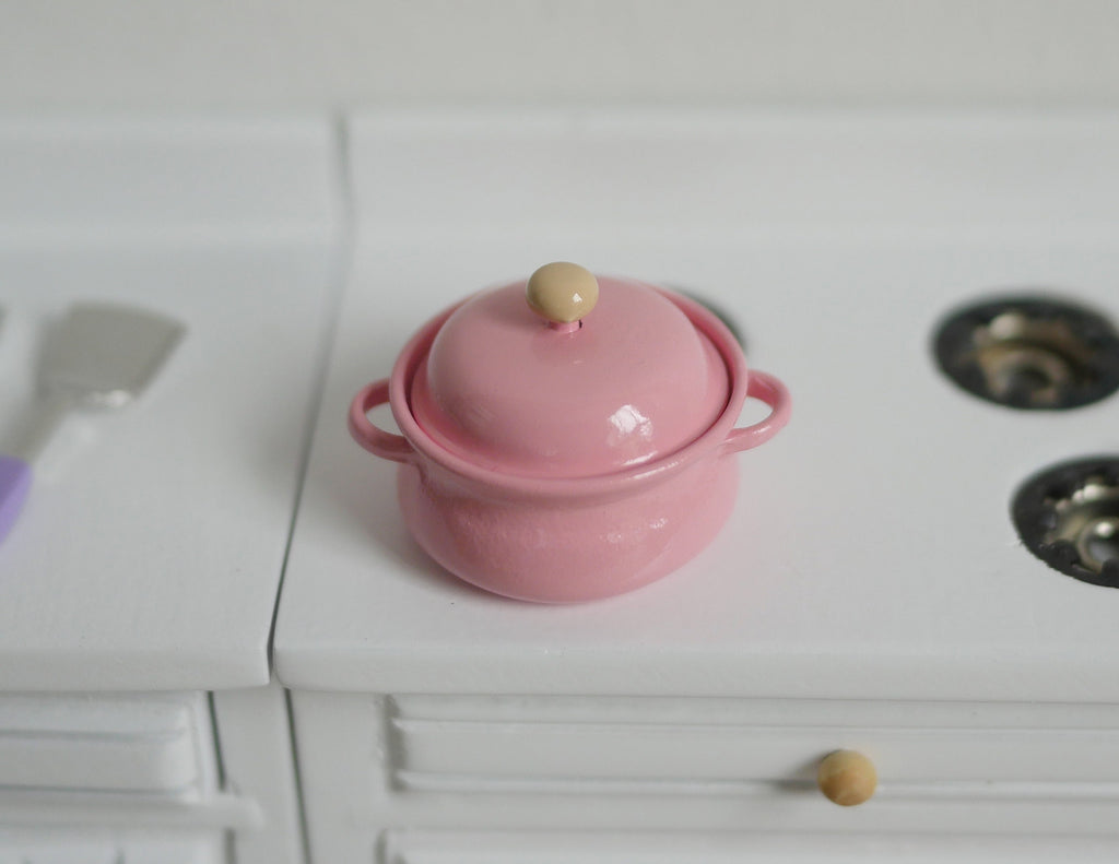 1:12 Scale Miniature Metal Cooking Pot with Lid, 2 Side Handles, 1-3/16 inch dia., DIY Dollhouse Supply (pink)