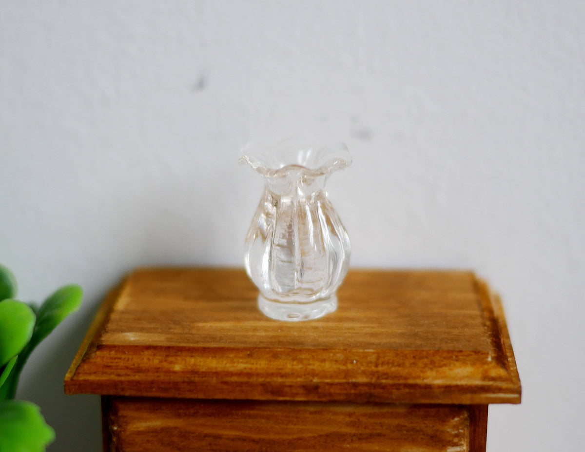 1:12 Dollhouse Miniature Plastic Vase 13/16 inch tall - B064