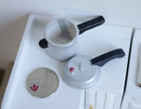 1:12 Dollhouse Miniature Pressure cooker / Kitchen Appliance - C018