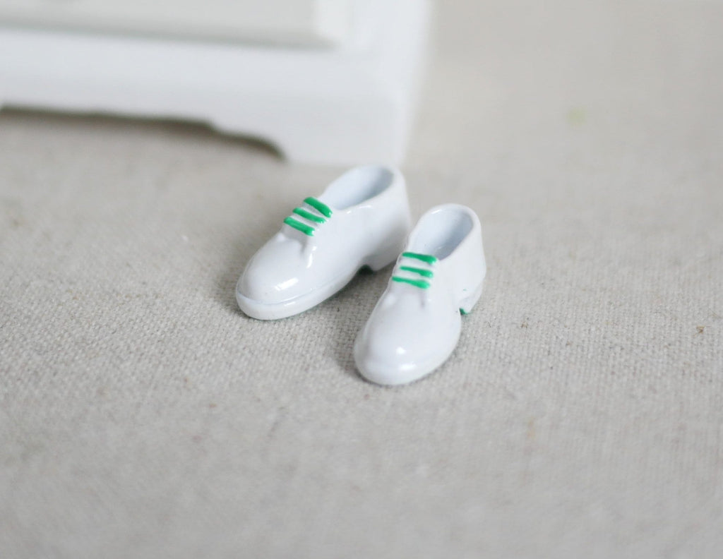 1:12 Scale Miniature Men's Sneakers with Green Stripes, 1 Pair, 3/4 inch long, DIY Dollhouse Supply (white)