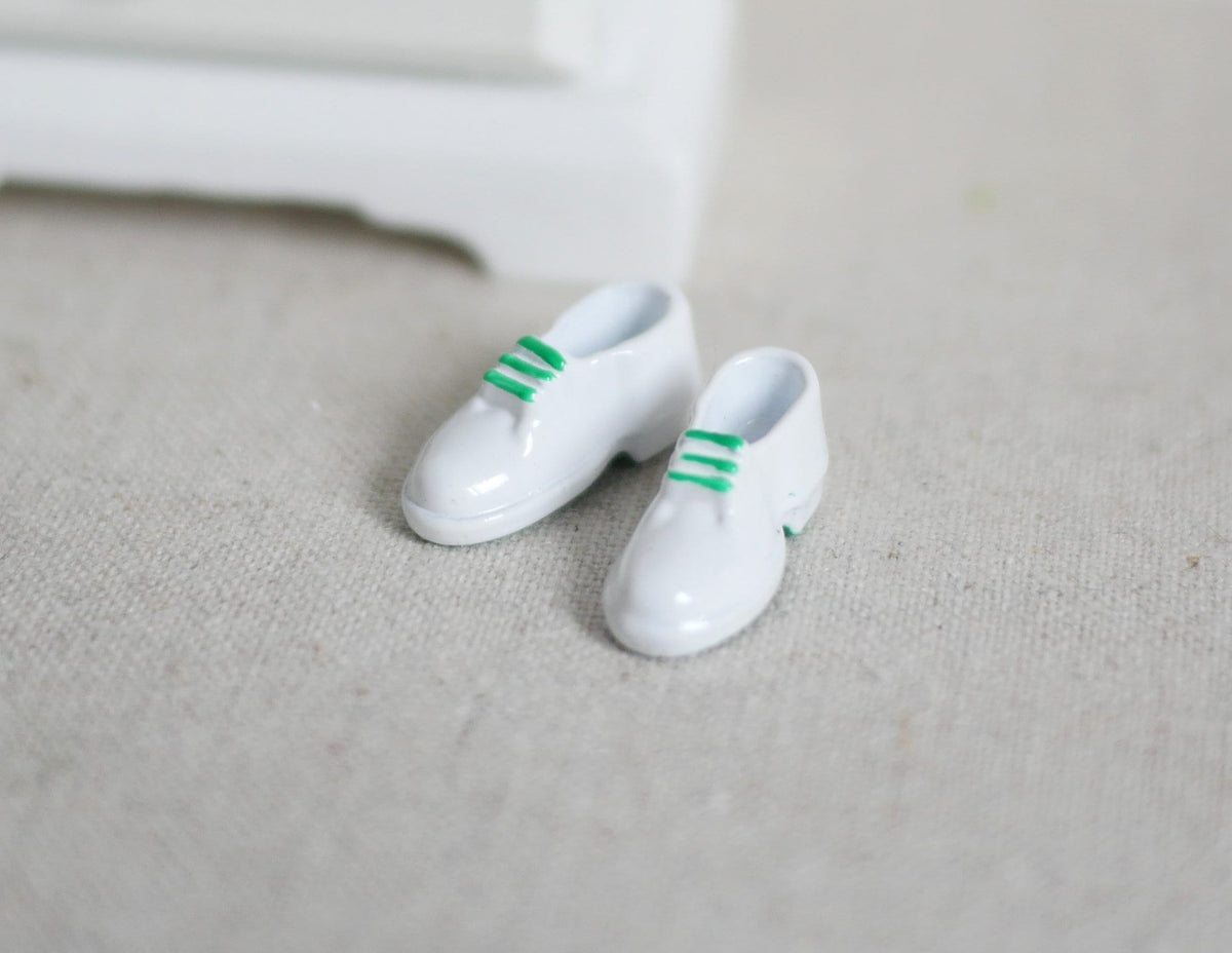 1:12 Scale Miniature Men's Sneakers with Green Stripes, 1 Pair, 3/4 inch long, DIY Dollhouse Supply (white)