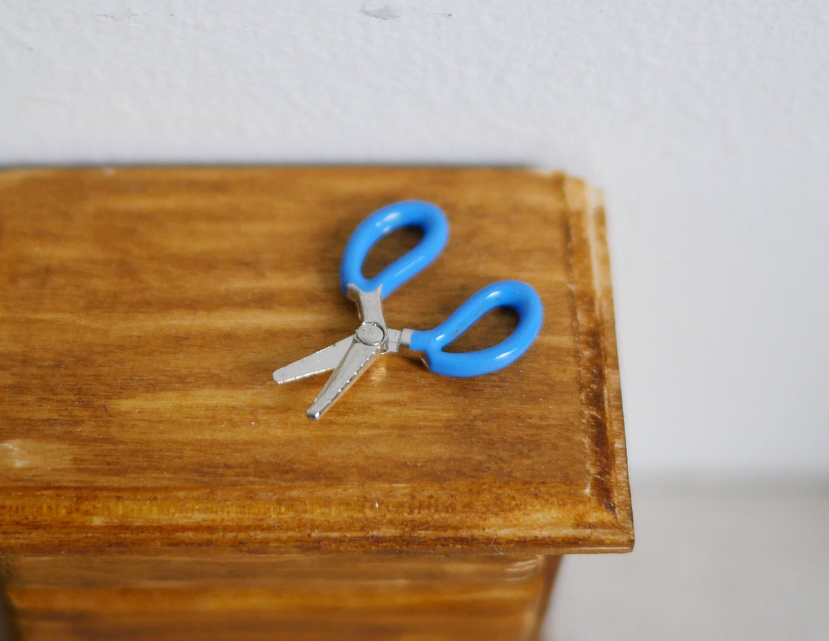 1:12 Scale Miniature Stationery Scissors, 7/8 inch long, DIY Dollhouse Supply (blue)