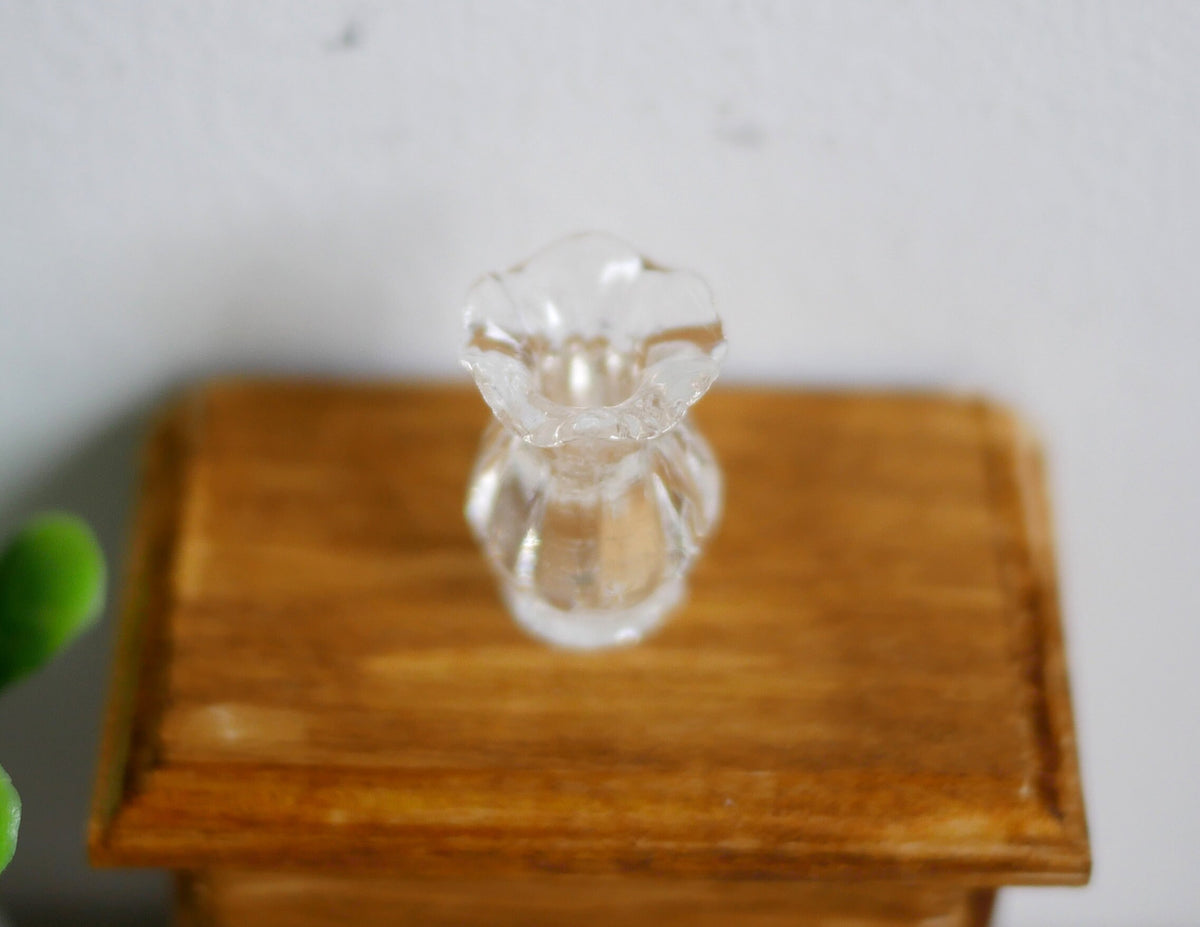 1:12 Dollhouse Miniature Plastic Vase 13/16 inch tall - B064