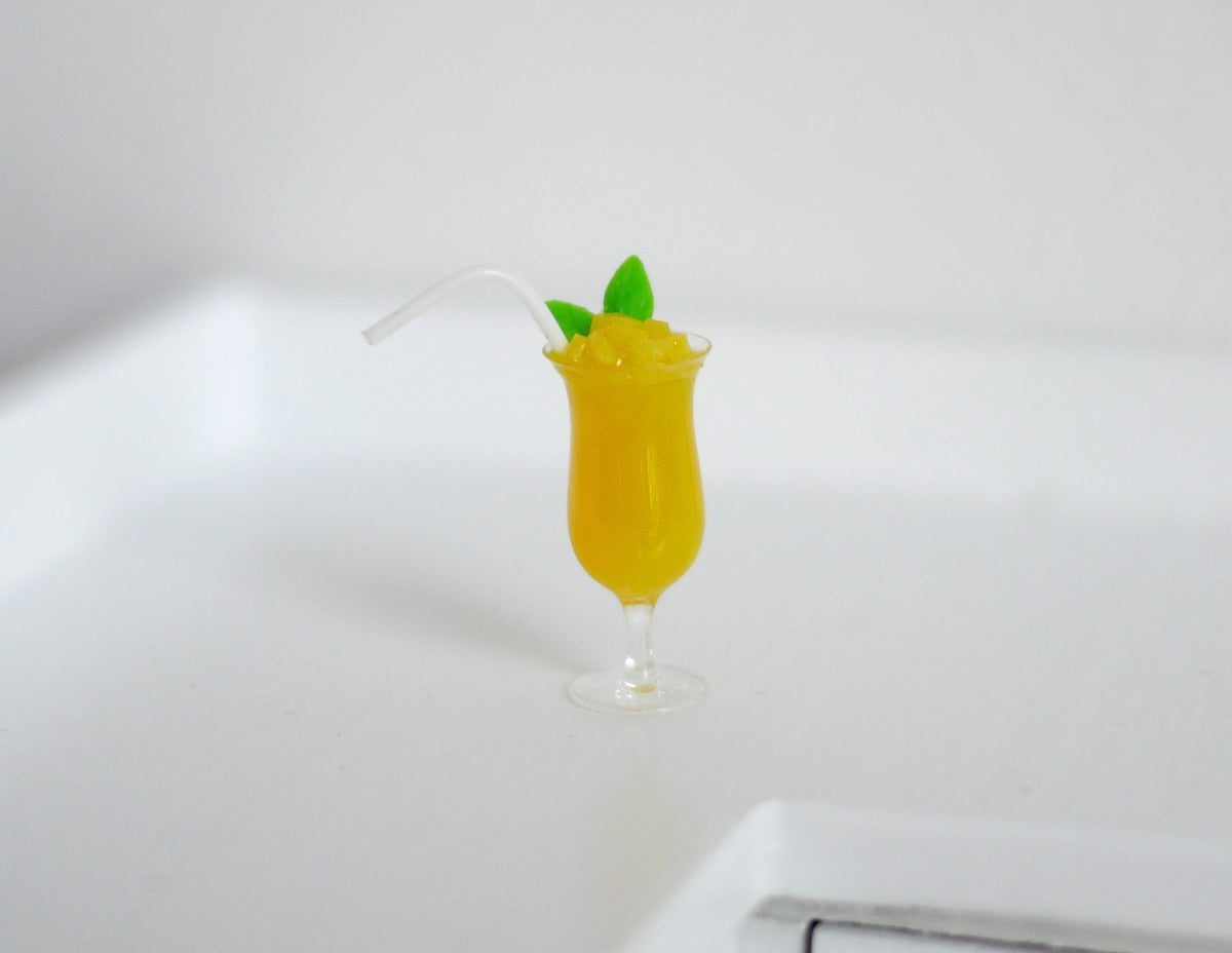 1:12 scale Dollhouse miniature summer drink, miniature beverage fountain drink - E085
